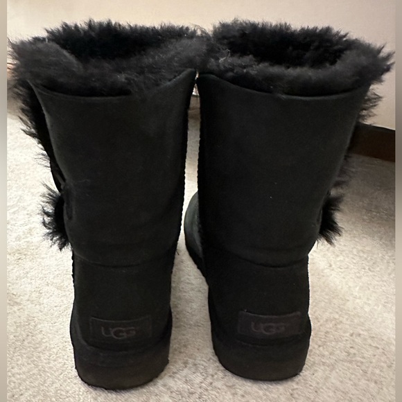 UGG Bailey Button II in Black Sz 6 - Picture 4 of 5